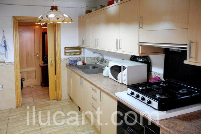 Alicante,Alicante,España,3 Bedrooms Bedrooms,1 BañoBathrooms,Pisos,14225