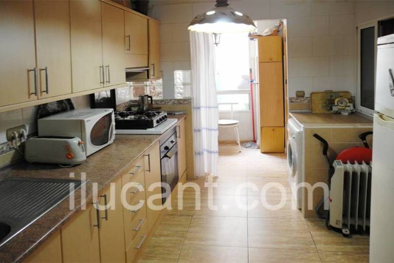 Alicante,Alicante,España,3 Bedrooms Bedrooms,1 BañoBathrooms,Pisos,14225