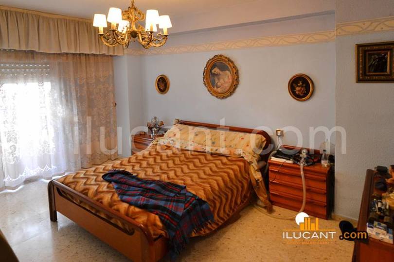 Alicante,Alicante,España,4 Bedrooms Bedrooms,2 BathroomsBathrooms,Pisos,14233