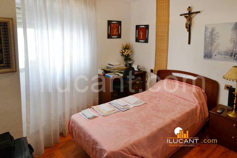 Alicante,Alicante,España,4 Bedrooms Bedrooms,2 BathroomsBathrooms,Pisos,14233