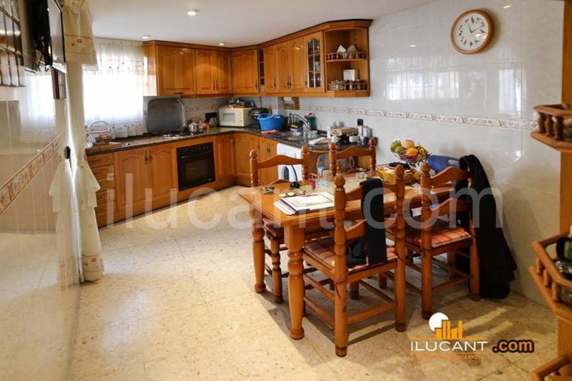 Alicante,Alicante,España,4 Bedrooms Bedrooms,2 BathroomsBathrooms,Pisos,14233
