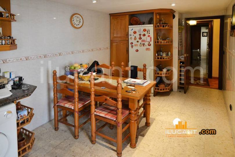Alicante,Alicante,España,4 Bedrooms Bedrooms,2 BathroomsBathrooms,Pisos,14233