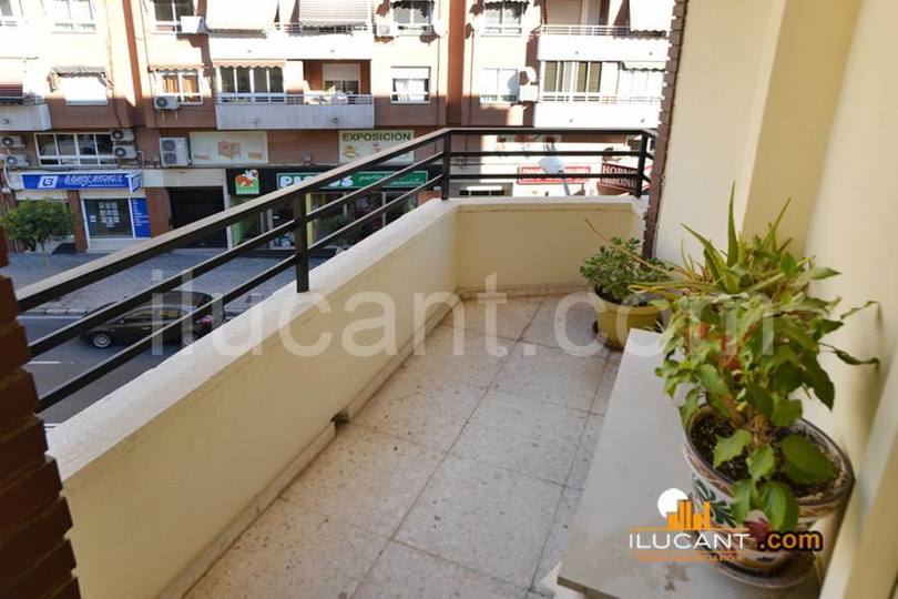Alicante,Alicante,España,4 Bedrooms Bedrooms,2 BathroomsBathrooms,Pisos,14233