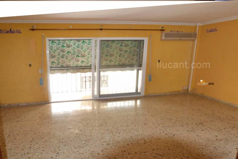 Alicante,Alicante,España,4 Bedrooms Bedrooms,1 BañoBathrooms,Pisos,14237