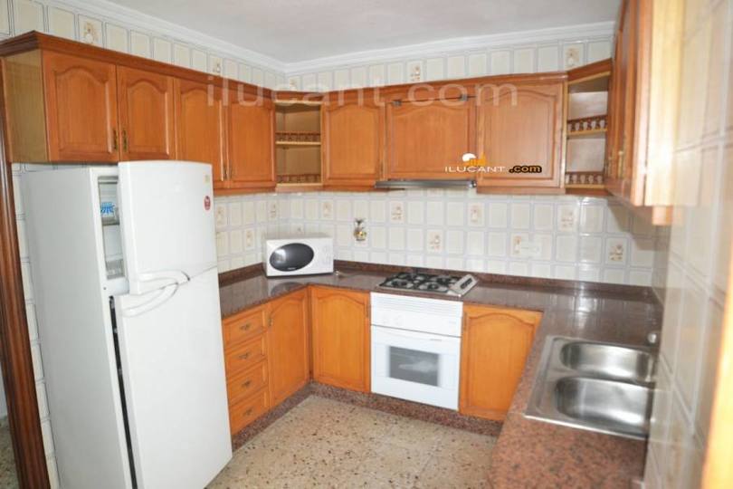 Alicante,Alicante,España,4 Bedrooms Bedrooms,1 BañoBathrooms,Pisos,14237