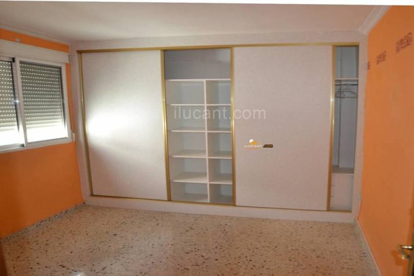 Alicante,Alicante,España,4 Bedrooms Bedrooms,1 BañoBathrooms,Pisos,14237