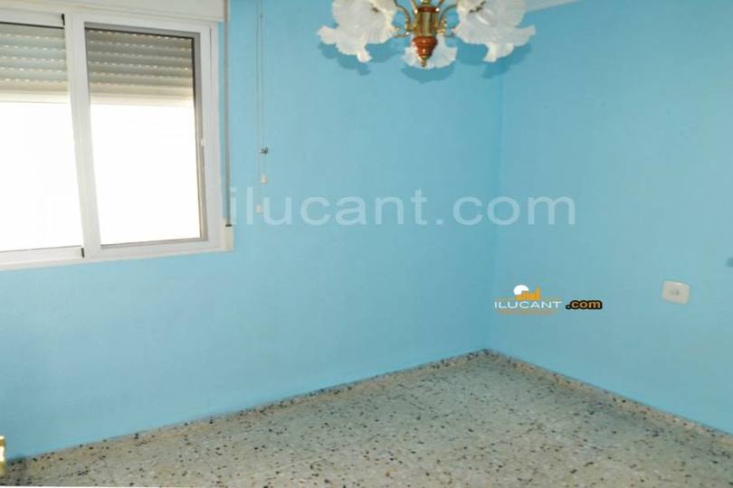 Alicante,Alicante,España,4 Bedrooms Bedrooms,1 BañoBathrooms,Pisos,14237