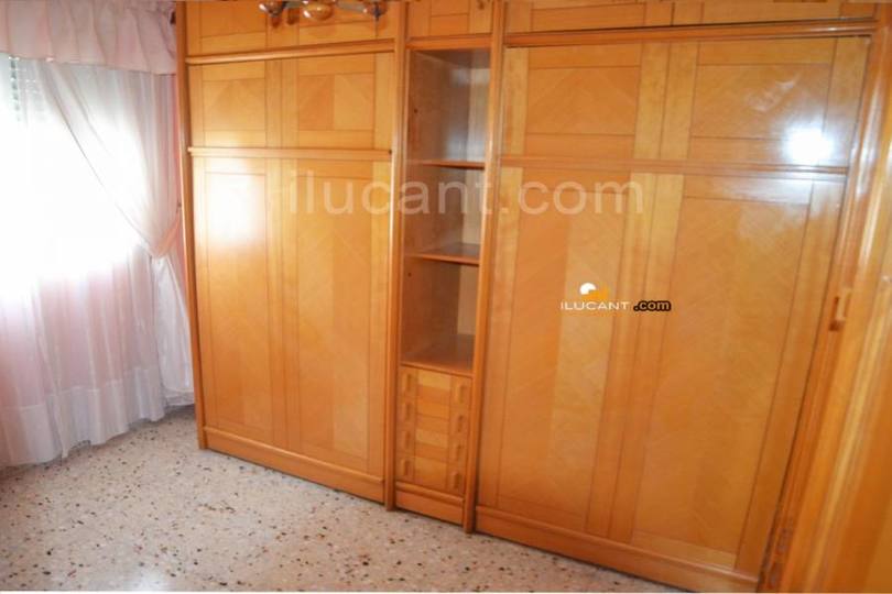 Alicante,Alicante,España,4 Bedrooms Bedrooms,1 BañoBathrooms,Pisos,14237