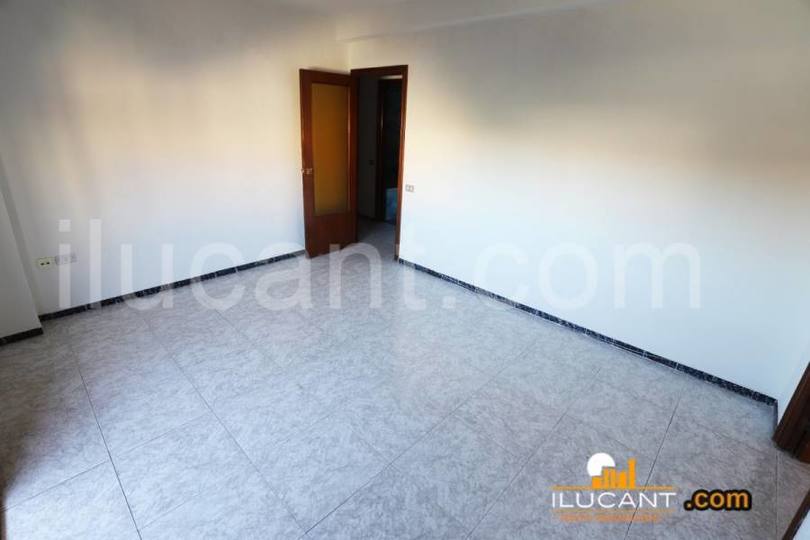 Alicante,Alicante,España,3 Bedrooms Bedrooms,1 BañoBathrooms,Pisos,14244
