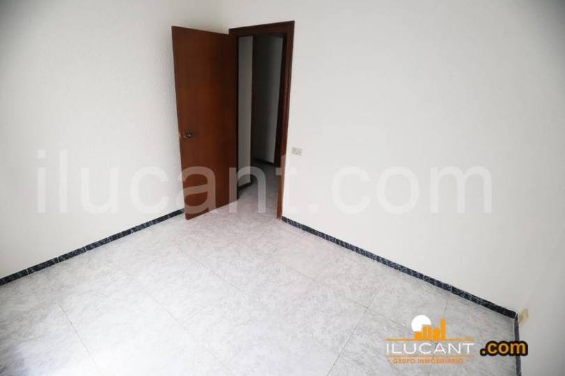 Alicante,Alicante,España,3 Bedrooms Bedrooms,1 BañoBathrooms,Pisos,14244