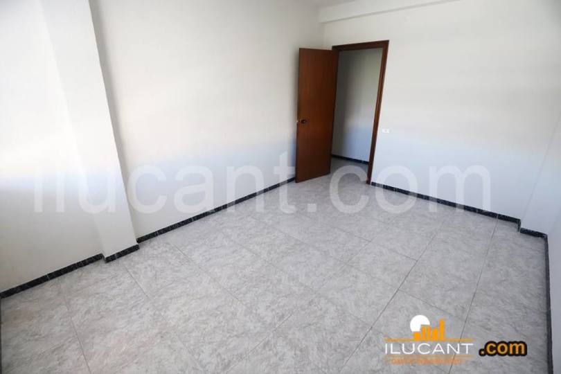 Alicante,Alicante,España,3 Bedrooms Bedrooms,1 BañoBathrooms,Pisos,14244