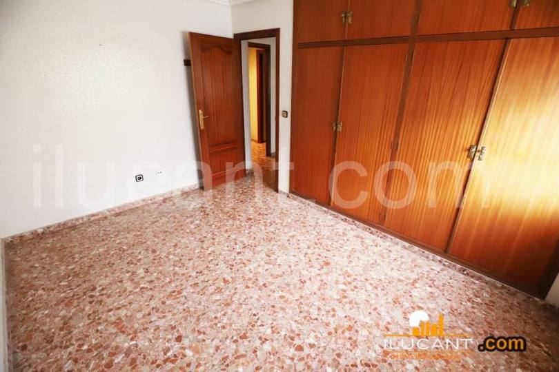 Alicante,Alicante,España,4 Bedrooms Bedrooms,2 BathroomsBathrooms,Pisos,14245
