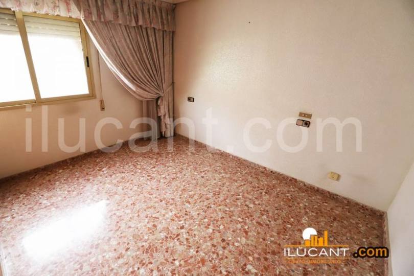 Alicante,Alicante,España,4 Bedrooms Bedrooms,2 BathroomsBathrooms,Pisos,14245