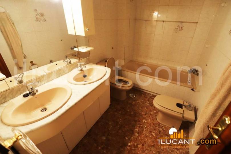 Alicante,Alicante,España,4 Bedrooms Bedrooms,2 BathroomsBathrooms,Pisos,14245