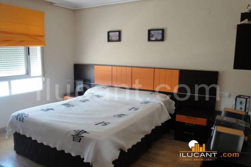 Alicante,Alicante,España,3 Bedrooms Bedrooms,2 BathroomsBathrooms,Pisos,14258