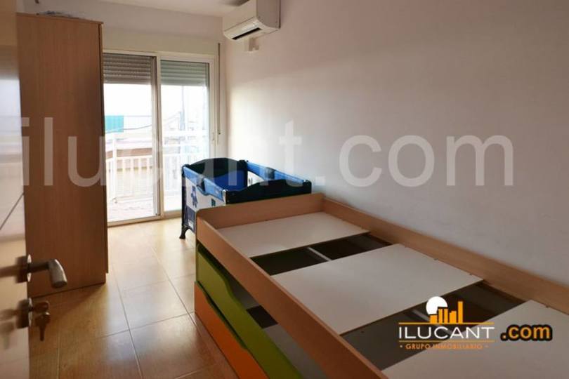 Alicante,Alicante,España,4 Bedrooms Bedrooms,2 BathroomsBathrooms,Pisos,14268