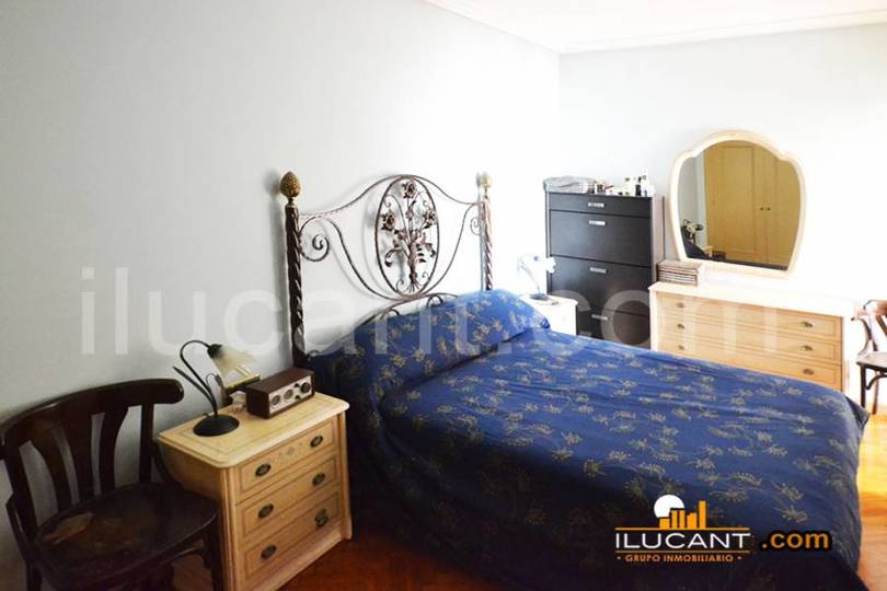 Alicante,Alicante,España,3 Bedrooms Bedrooms,2 BathroomsBathrooms,Pisos,14271