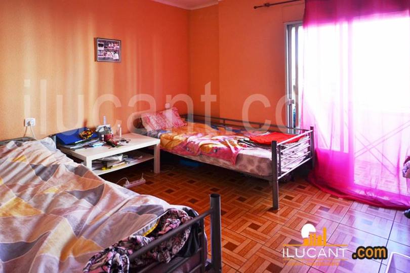 Alicante,Alicante,España,3 Bedrooms Bedrooms,1 BañoBathrooms,Pisos,14272