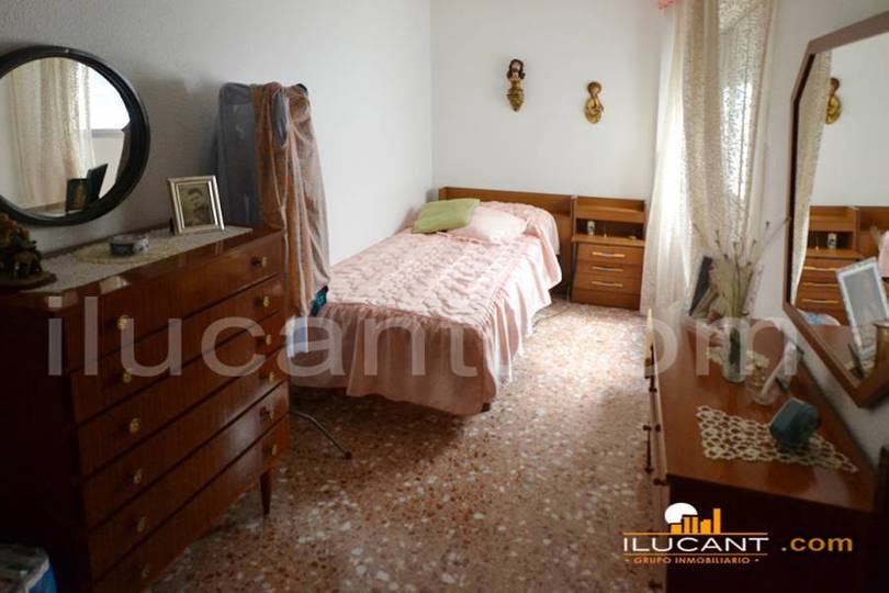Alicante,Alicante,España,4 Bedrooms Bedrooms,2 BathroomsBathrooms,Pisos,14293