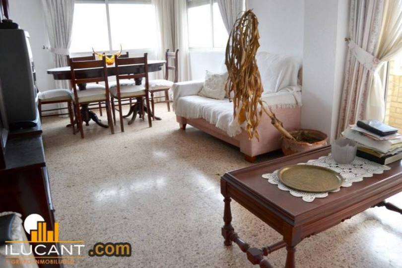 Alicante,Alicante,España,3 Bedrooms Bedrooms,1 BañoBathrooms,Pisos,14294