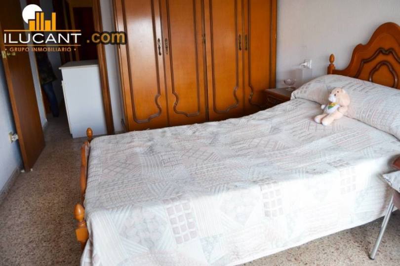 Alicante,Alicante,España,3 Bedrooms Bedrooms,1 BañoBathrooms,Pisos,14294