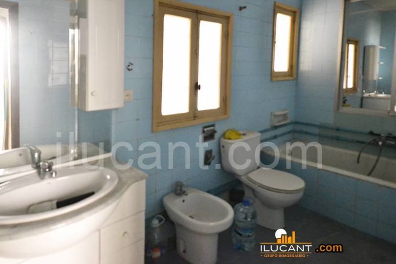 Alicante,Alicante,España,4 Bedrooms Bedrooms,1 BañoBathrooms,Pisos,14315