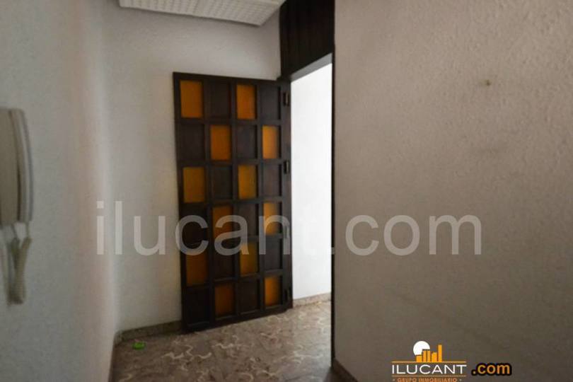 Alicante,Alicante,España,4 Bedrooms Bedrooms,1 BañoBathrooms,Pisos,14315