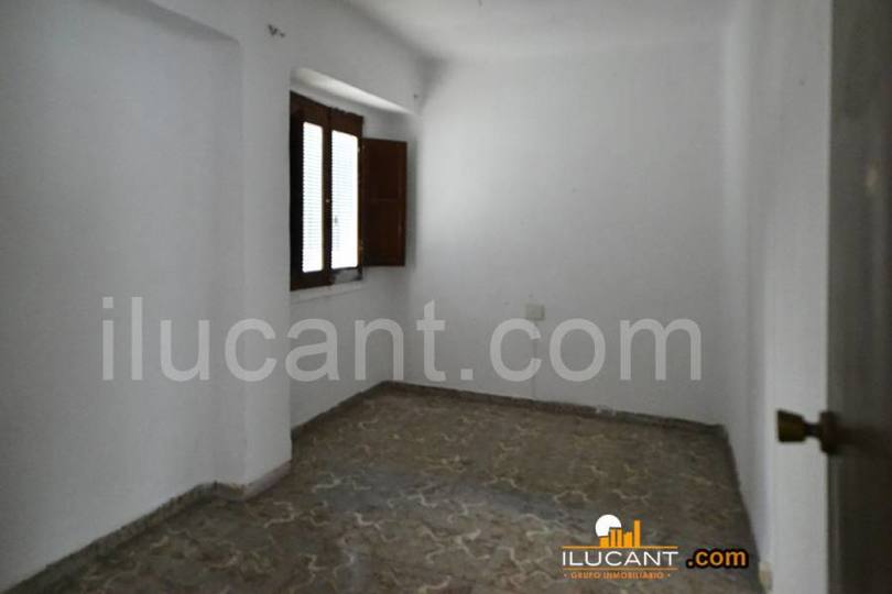 Alicante,Alicante,España,4 Bedrooms Bedrooms,1 BañoBathrooms,Pisos,14315