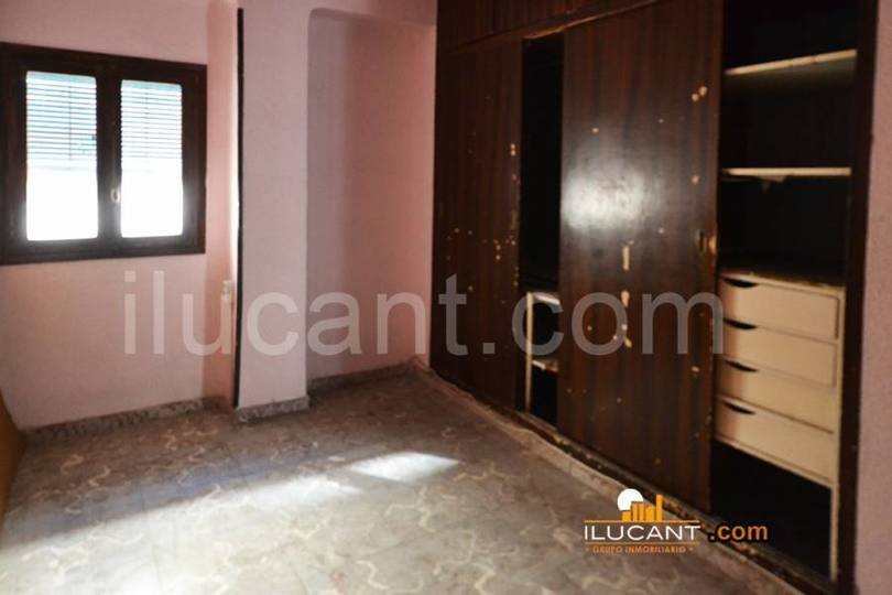 Alicante,Alicante,España,4 Bedrooms Bedrooms,1 BañoBathrooms,Pisos,14315