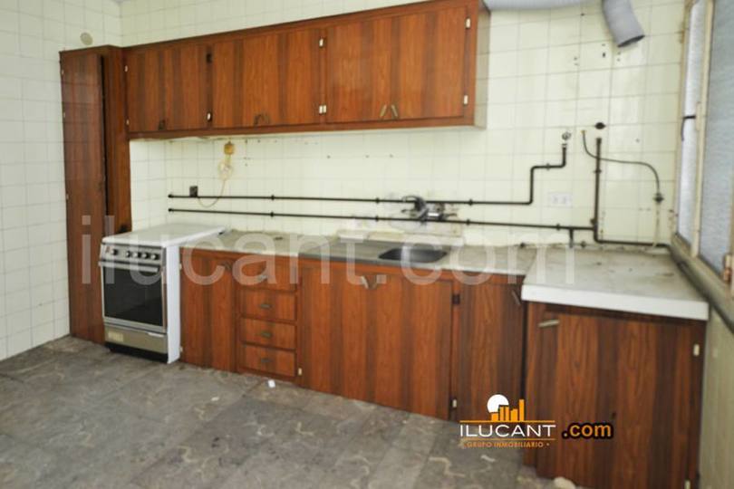 Alicante,Alicante,España,4 Bedrooms Bedrooms,1 BañoBathrooms,Pisos,14315