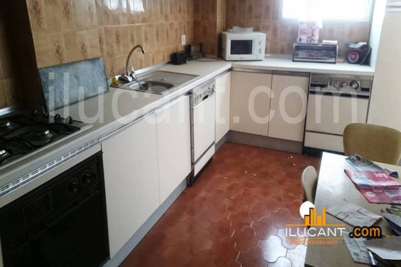 Alicante,Alicante,España,4 Bedrooms Bedrooms,2 BathroomsBathrooms,Pisos,14329