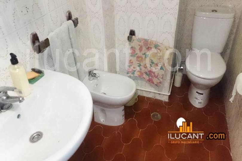 Alicante,Alicante,España,4 Bedrooms Bedrooms,2 BathroomsBathrooms,Pisos,14329