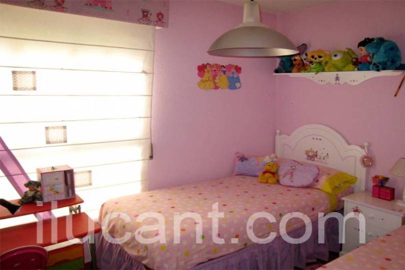 Alicante,Alicante,España,4 Bedrooms Bedrooms,2 BathroomsBathrooms,Pisos,14336