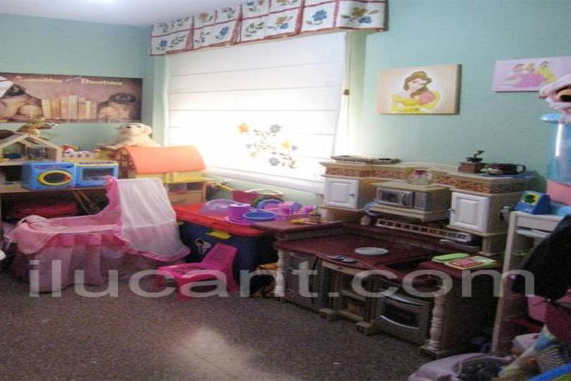 Alicante,Alicante,España,4 Bedrooms Bedrooms,2 BathroomsBathrooms,Pisos,14336