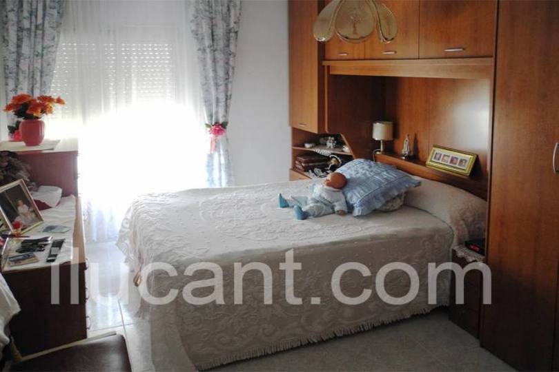 Alicante,Alicante,España,3 Bedrooms Bedrooms,1 BañoBathrooms,Pisos,14337