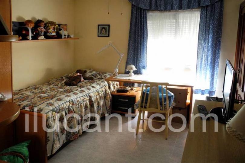 Alicante,Alicante,España,3 Bedrooms Bedrooms,1 BañoBathrooms,Pisos,14337