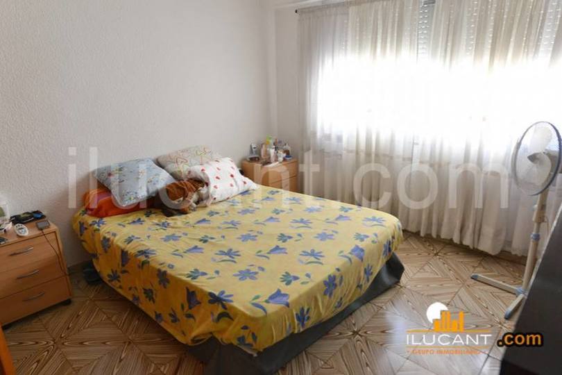 Alicante,Alicante,España,3 Bedrooms Bedrooms,1 BañoBathrooms,Pisos,14340