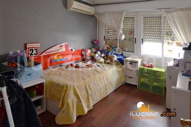Alicante,Alicante,España,3 Bedrooms Bedrooms,1 BañoBathrooms,Pisos,14350