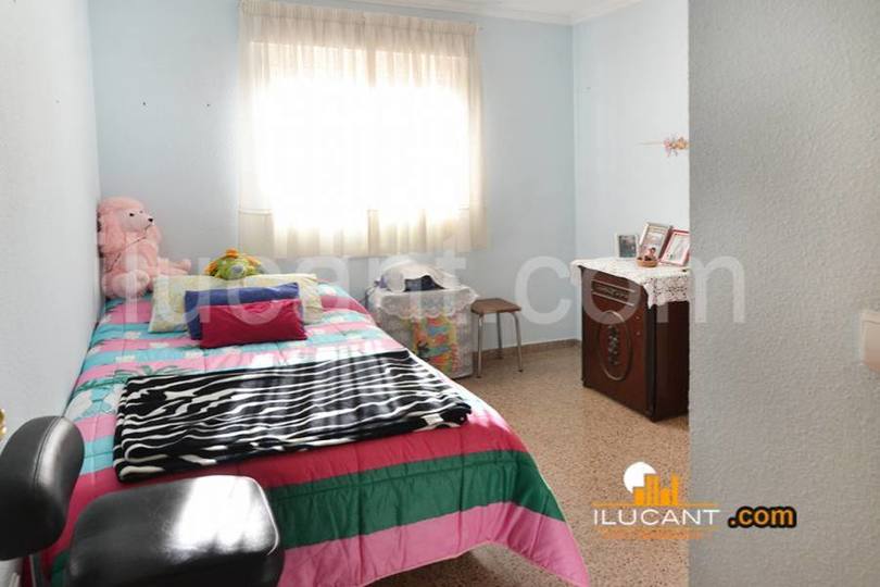 Alicante,Alicante,España,3 Bedrooms Bedrooms,2 BathroomsBathrooms,Pisos,14352