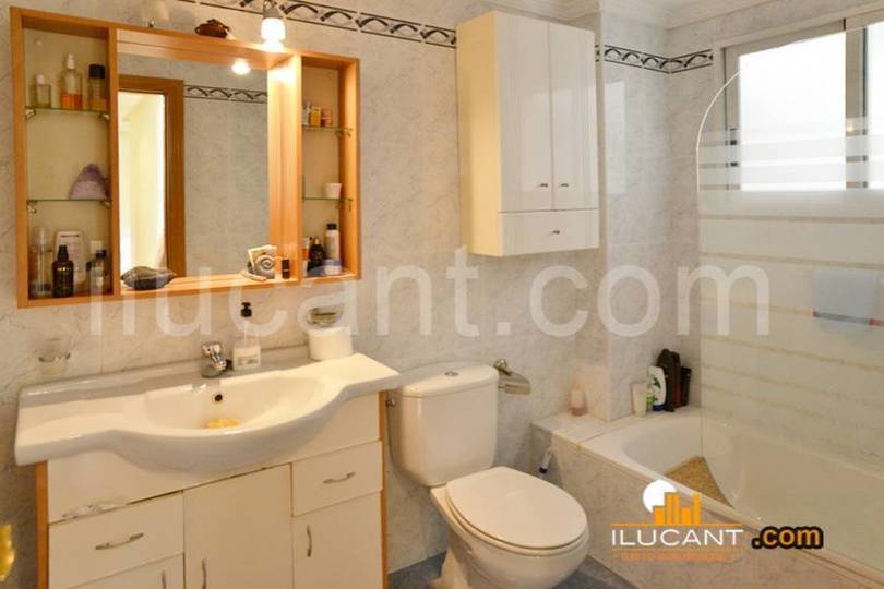 Alicante,Alicante,España,3 Bedrooms Bedrooms,2 BathroomsBathrooms,Pisos,14352