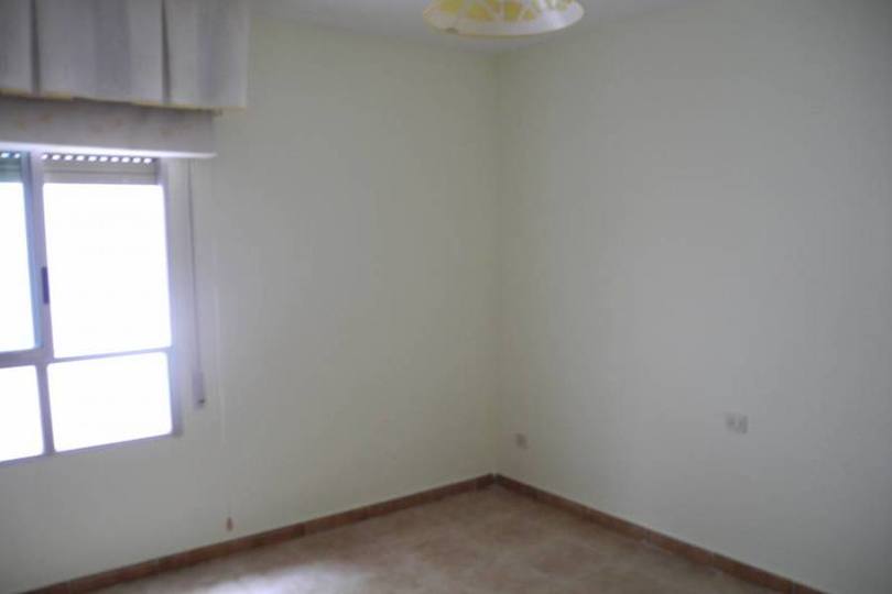 Alicante,Alicante,España,3 Bedrooms Bedrooms,2 BathroomsBathrooms,Pisos,14362