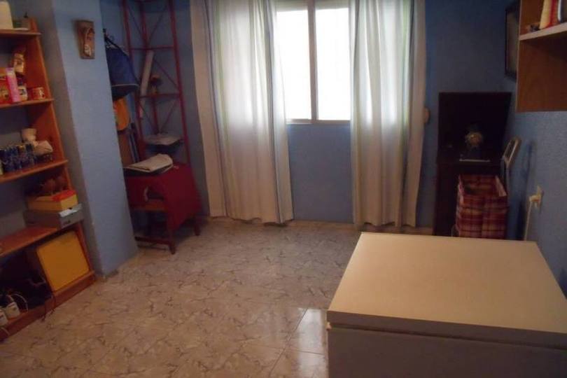 Alicante,Alicante,España,4 Bedrooms Bedrooms,2 BathroomsBathrooms,Pisos,14368