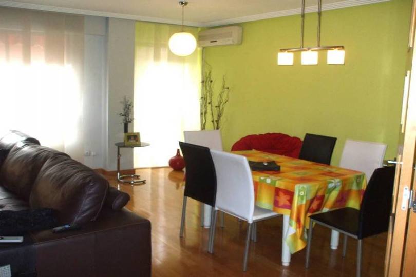 Alicante,Alicante,España,3 Bedrooms Bedrooms,2 BathroomsBathrooms,Pisos,14381
