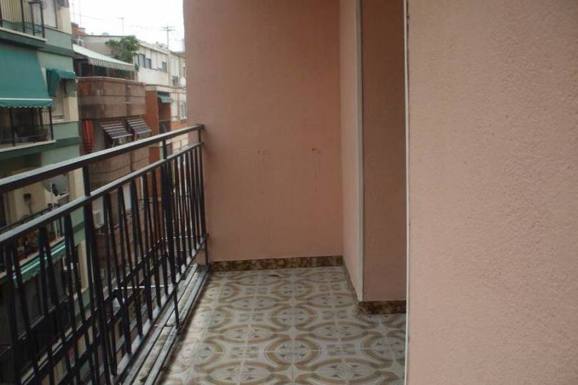 Alicante,Alicante,España,3 Bedrooms Bedrooms,1 BañoBathrooms,Pisos,14382