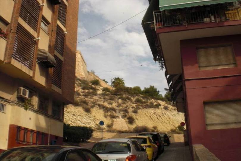 Alicante,Alicante,España,4 Bedrooms Bedrooms,1 BañoBathrooms,Pisos,14395