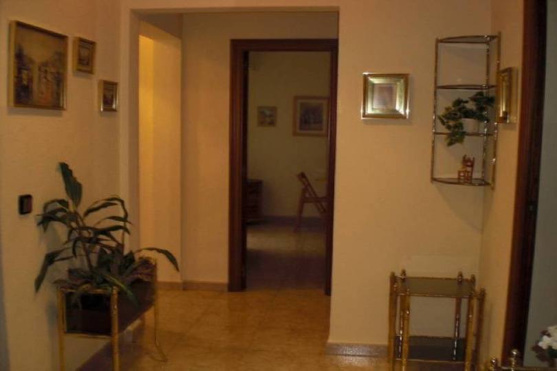 Alicante,Alicante,España,4 Bedrooms Bedrooms,1 BañoBathrooms,Pisos,14395