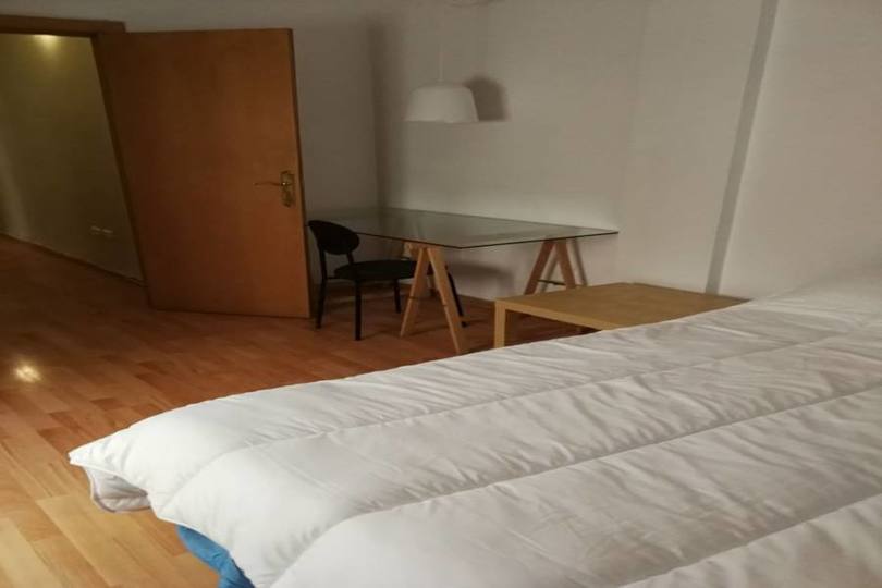 Alicante,Alicante,España,4 Bedrooms Bedrooms,1 BañoBathrooms,Pisos,14403