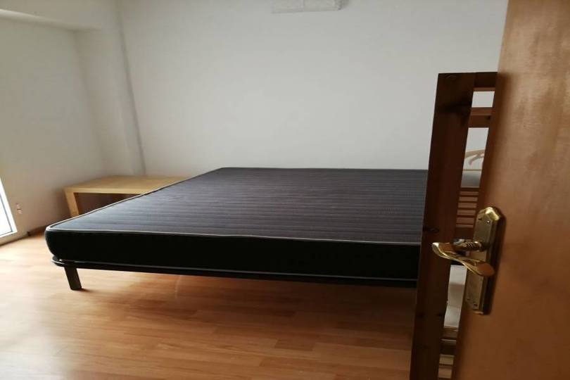 Alicante,Alicante,España,4 Bedrooms Bedrooms,1 BañoBathrooms,Pisos,14403