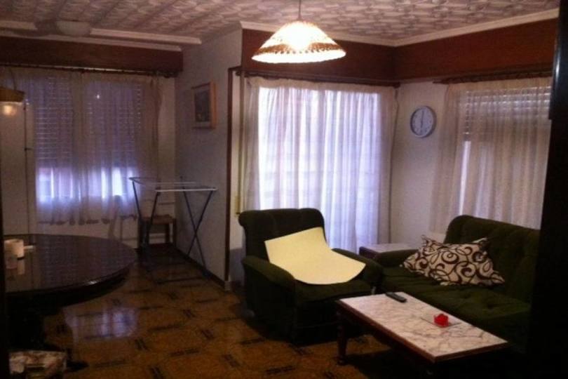 Alicante,Alicante,España,4 Bedrooms Bedrooms,1 BañoBathrooms,Pisos,14413