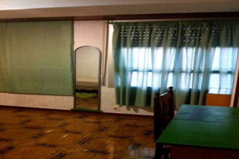 Alicante,Alicante,España,4 Bedrooms Bedrooms,1 BañoBathrooms,Pisos,14413